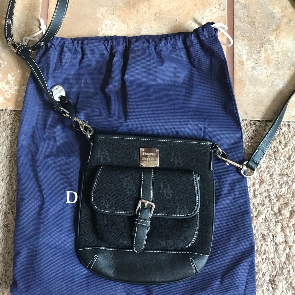 Adorable crossbody purse Dooney & Bourke